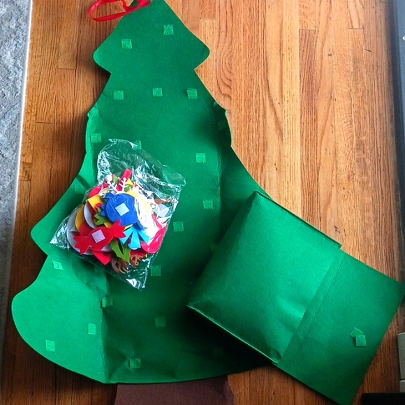 Hours of Christmas fun - Picture 4 of 8